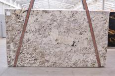 Suministro planchas pulidas 3 cm en granito natural ALASKA WHITE 1371. Detalle imagen fotografías 