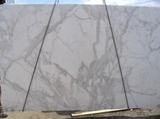 Suministro planchas pulidas 3 cm en mármol natural CALACATTA ORO EXTRA E-8001. Detalle imagen fotografías 